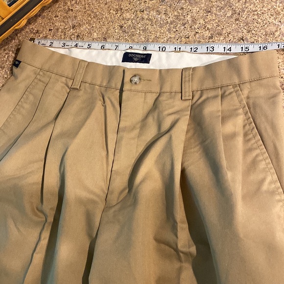Docker’s Individual Fit Waistband Stain Defender Khaki Tan Pants W34 x L30 - Picture 4 of 16